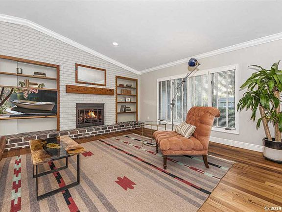 3rd image of 6626 NW 32nd St