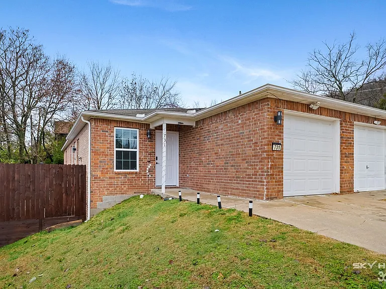 731 S Erika Ave — Photo 4