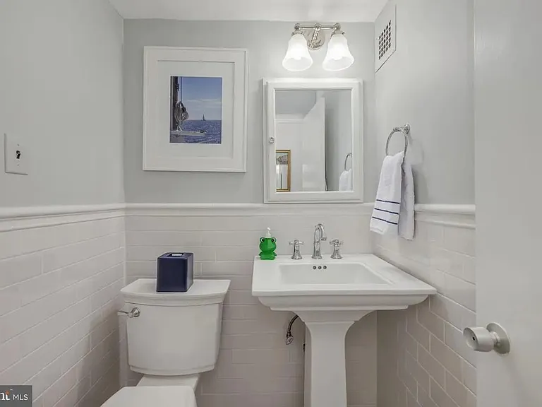 4800 Chevy Chase Dr #403 — Photo 11