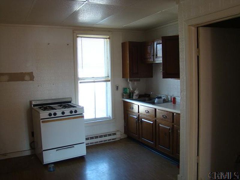 5th image of 8 FIFTH Street
