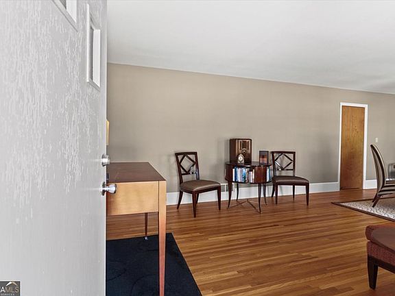 4th image of 215 Gilbert Rd