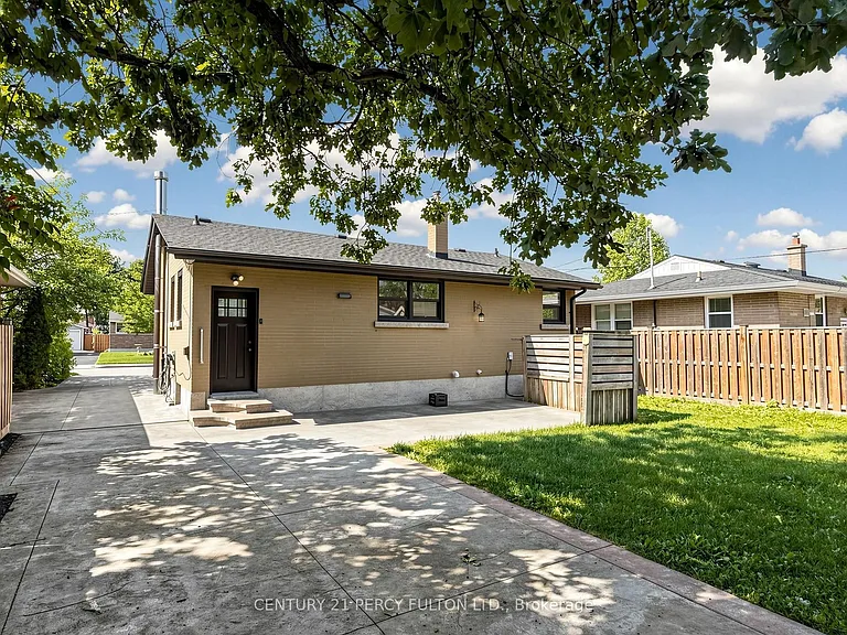 25 Kenwood Cres — Photo 48