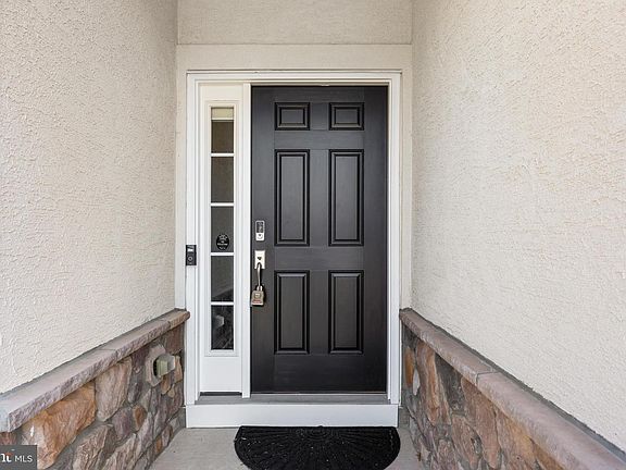 3rd image of 3 Montclaire Rd