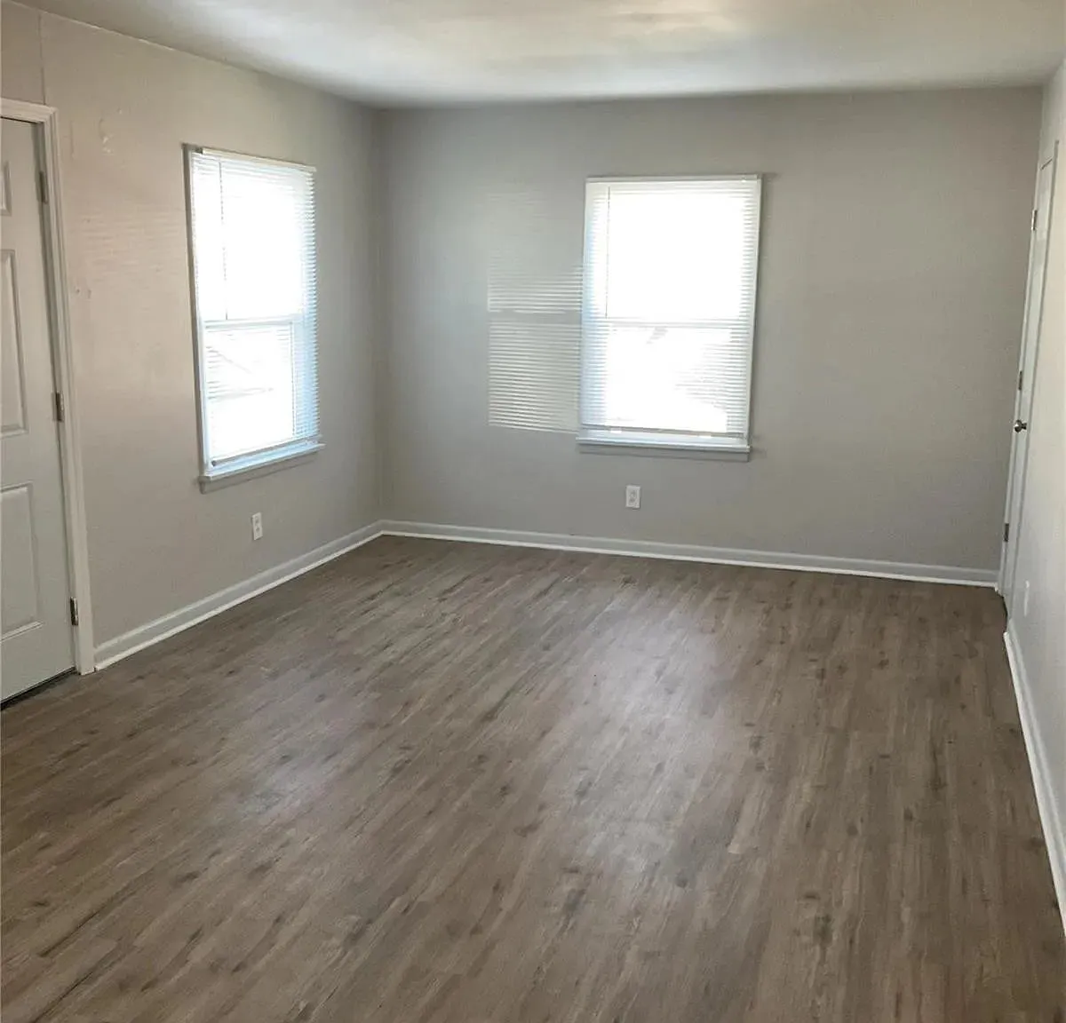 2 bed, 1.0 bath, 874 sqft, $1,297 — Photo 2