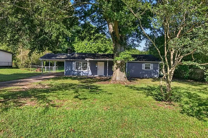 3 bed, 1.0 bath, $1,550 — Photo 1