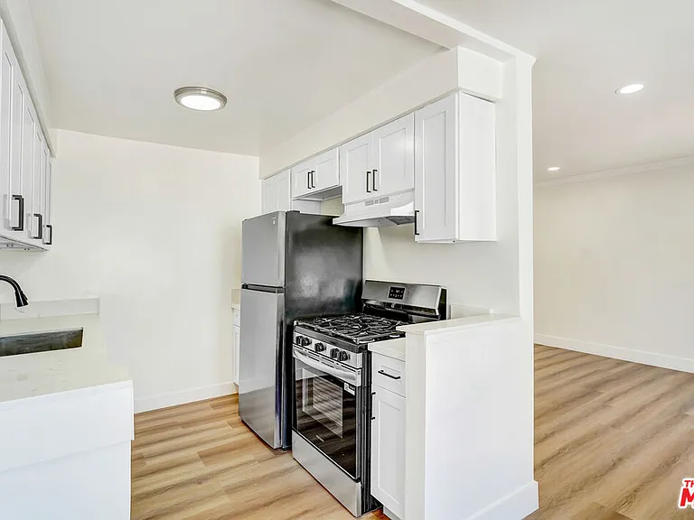 8208 Romaine St #1 — Photo 4