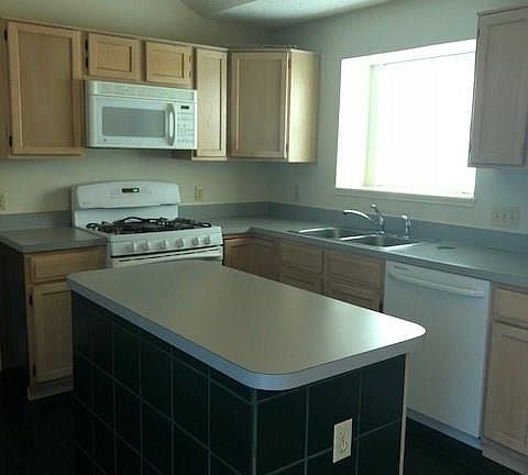5th image of 806 Switzer Ln