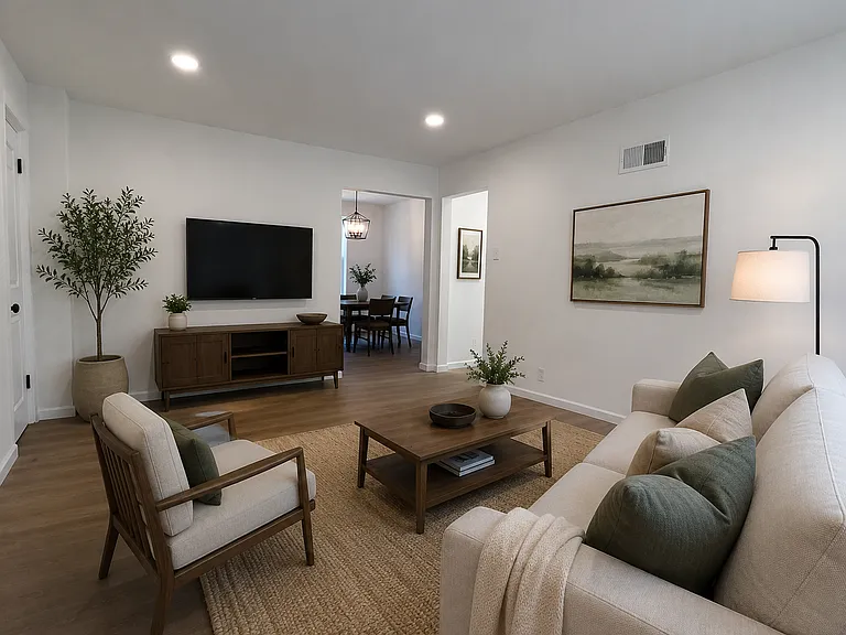 3915 Jamieson Ave #B — Photo 3