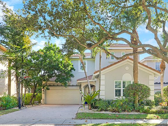 2nd image of 104 Via Azurra