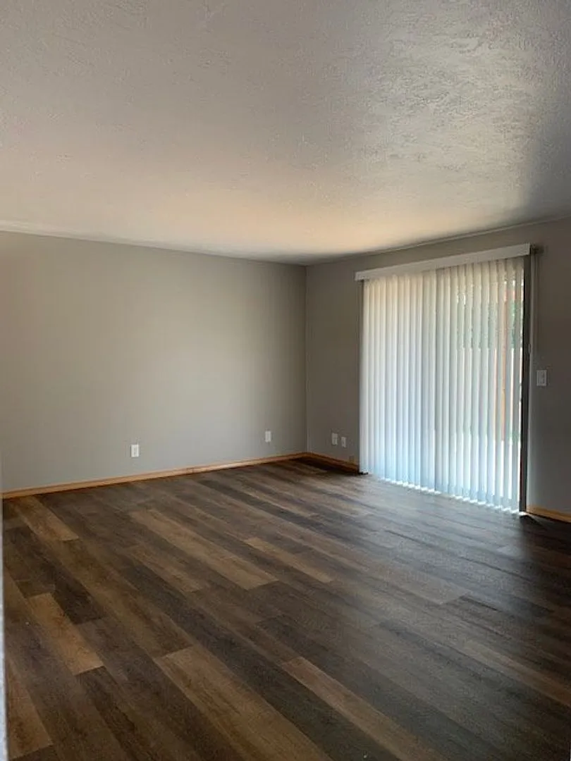 3 bedroom/1 bath single story home — Photo 3