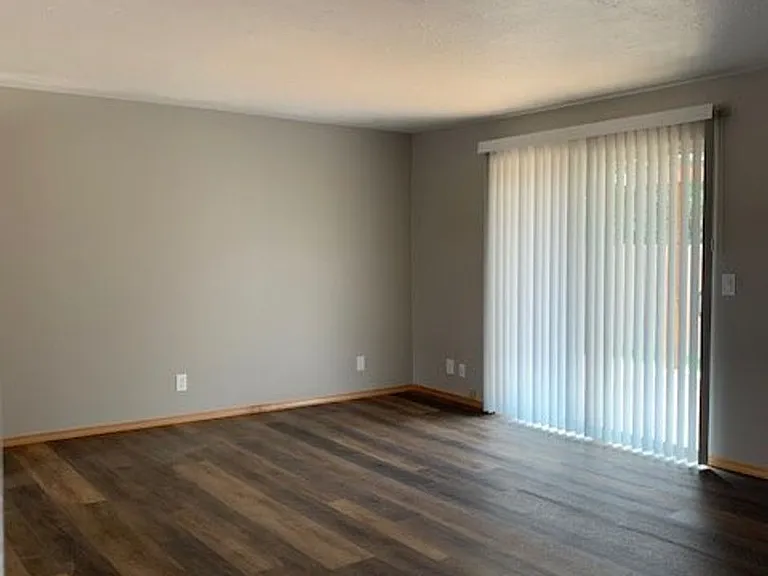 1070 Denise St SE — Photo 2