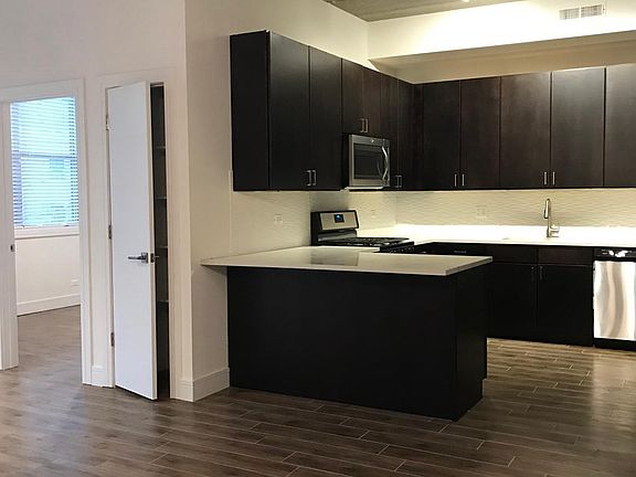 2nd image of 2944 1/3 N Halsted St #205
