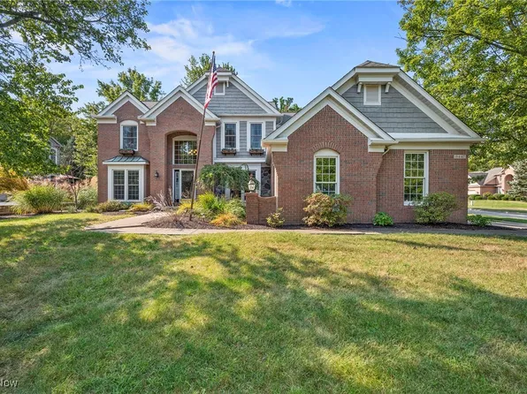 18447 Whitemarsh Ln, Strongsville, OH 44149