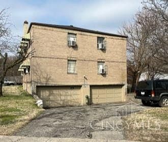 4th image of 8204 Burns Ave