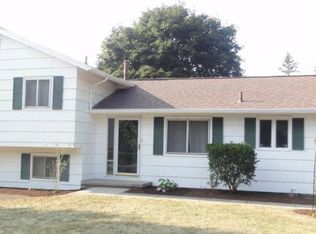 48 Fawn Ridge Rd, Henrietta, NY 14467