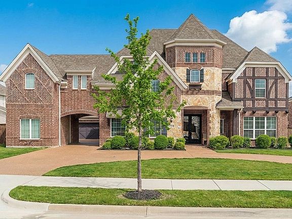 2nd image of 1504 S Mitchell Rd