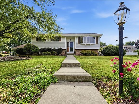 3rd image of 32 Robert Dr