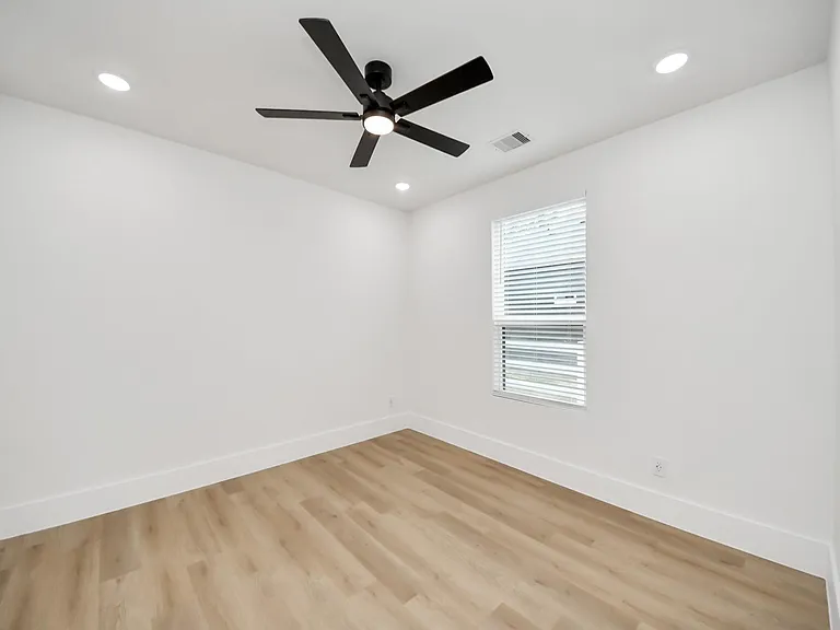23851 Creekwood Dr — Photo 38