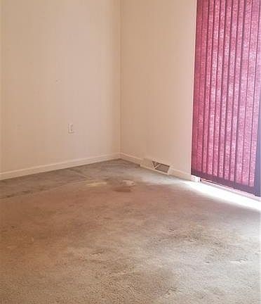 4th image of 61 Earl Pl