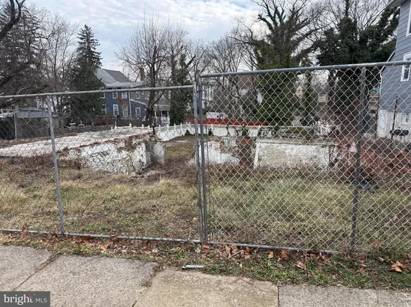 122 Pearl St, Mount Holly, NJ 08060