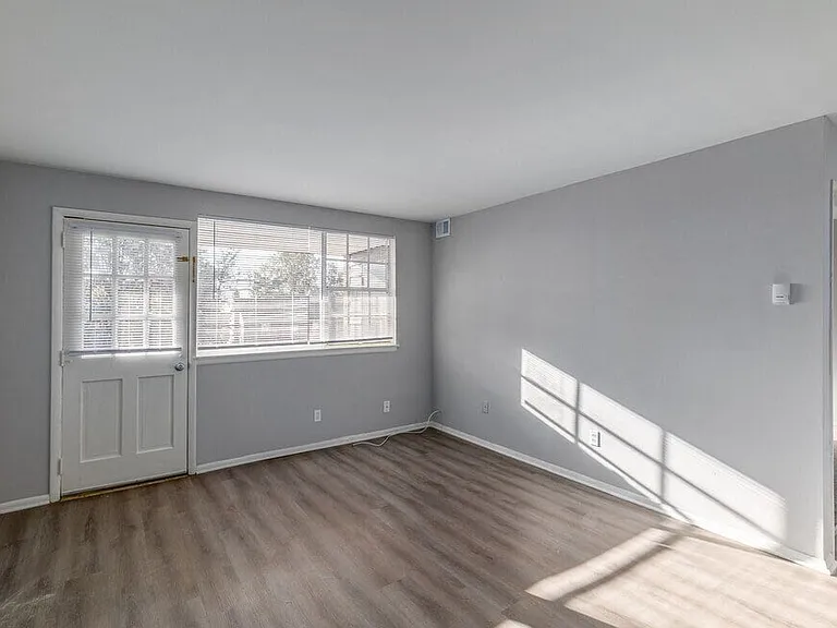 Pebble Hill Apartments — Photo 5
