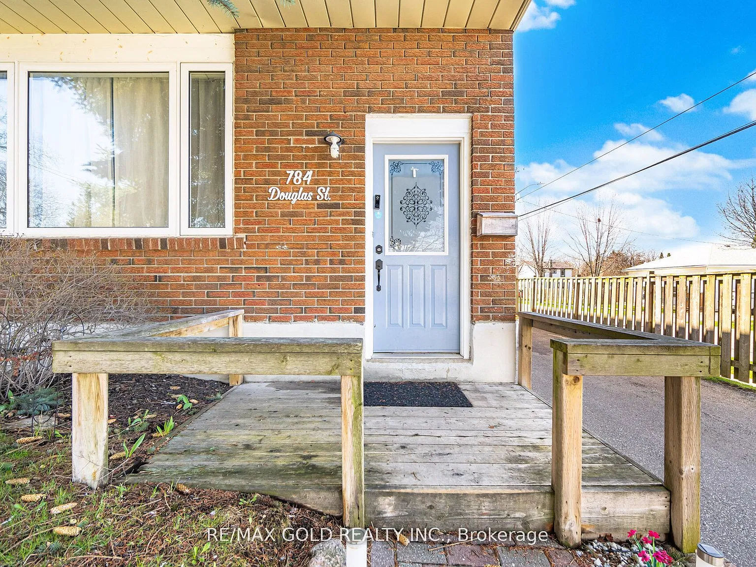 4 bed, $2,400 — Photo 4