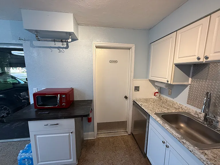 214 Graham St — Photo 12