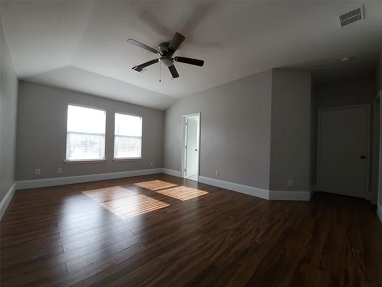 3015 Eastwood Dr — Photo 9