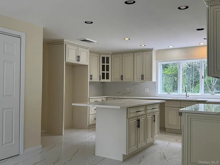 227 Beverly Rd — Photo 22