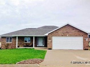 291 Lezlie Dr, Peosta, IA 52068