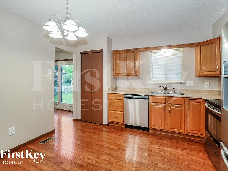 4033 Erin Ln — Photo 6