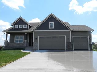 902 NW Ridgeline Ct, Ankeny, IA 50023