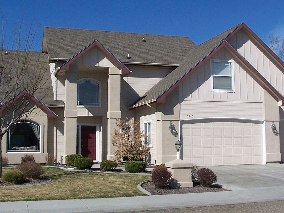 Gorgeous 2 story w/stuco accents 