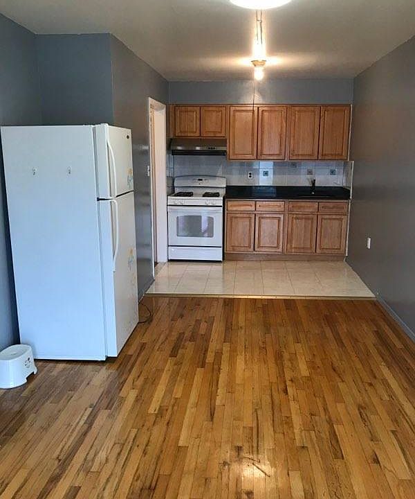 2nd image of 4541 161st St