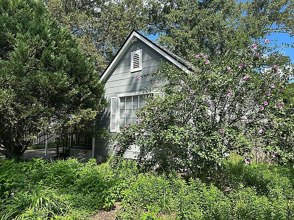 2nd image of 5961 Burgundy Ave