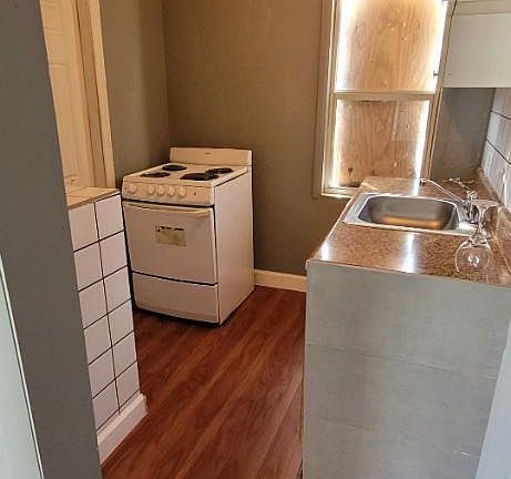 3rd image of 418 NW 11th Ave E Unit E