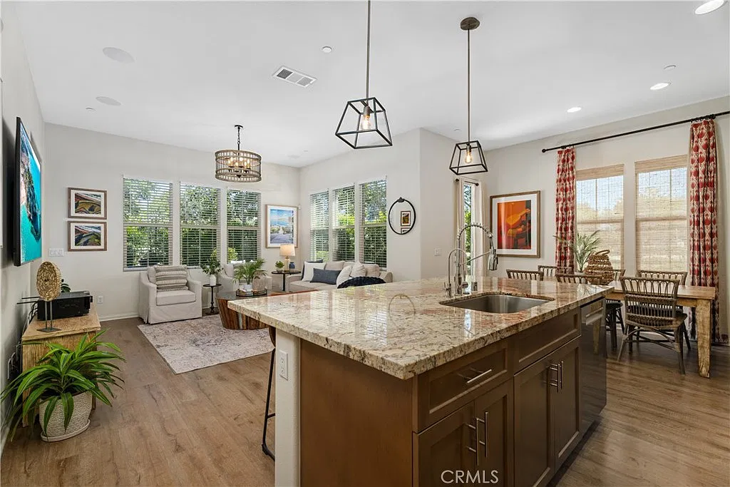 4 bed, 3.5 bath, 1950 sqft, $5,750 — Photo 4