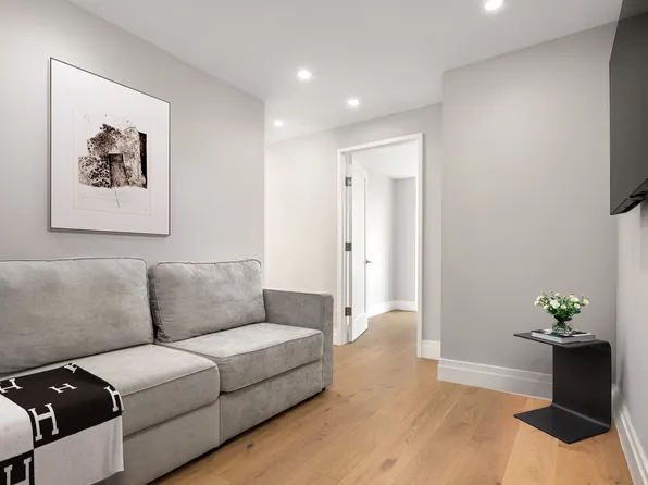 146 West 57th Street 6667E image 13 of 14