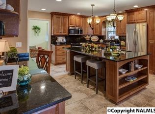 12040 W Ridge Dr, Huntsville, AL 35810