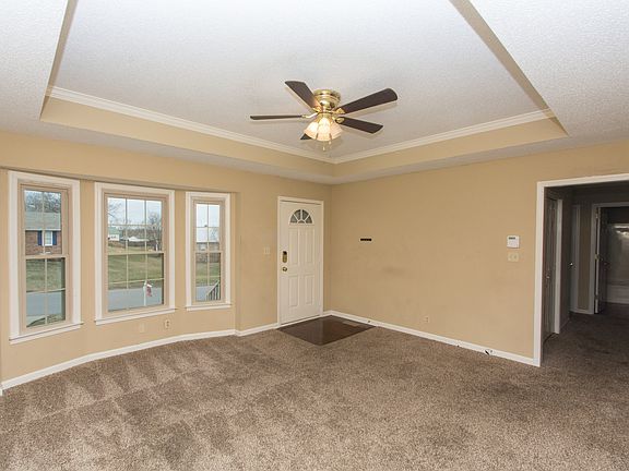 3rd image of 284 Moncrest Dr