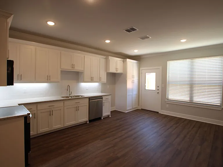 727 Freedom Way — Photo 15