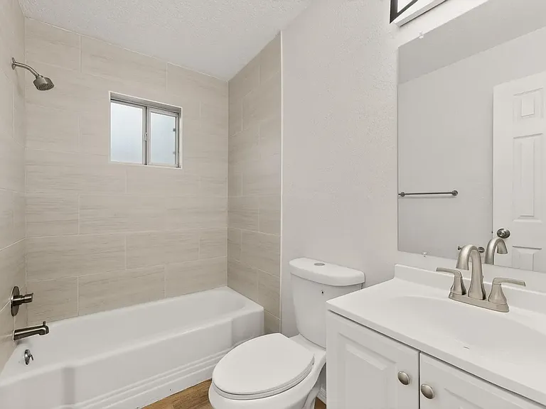 8320 Trumbull Ave SE — Photo 2