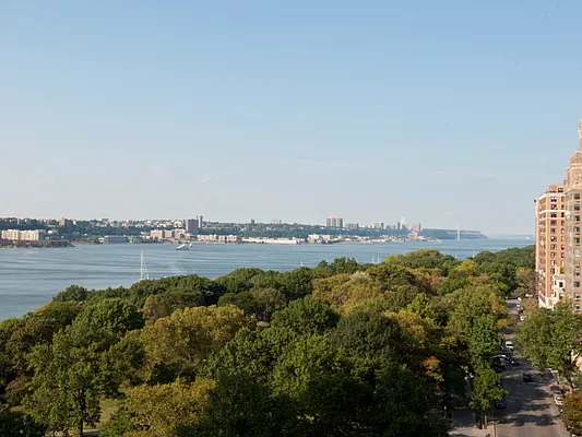 Sold by Sotheby's International Realty | media 14