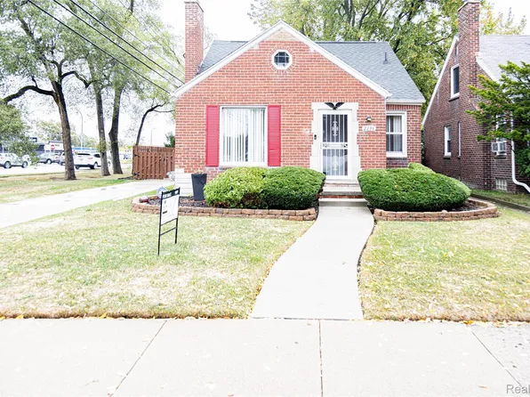 2236 Hubbell St, Dearborn, MI 48128