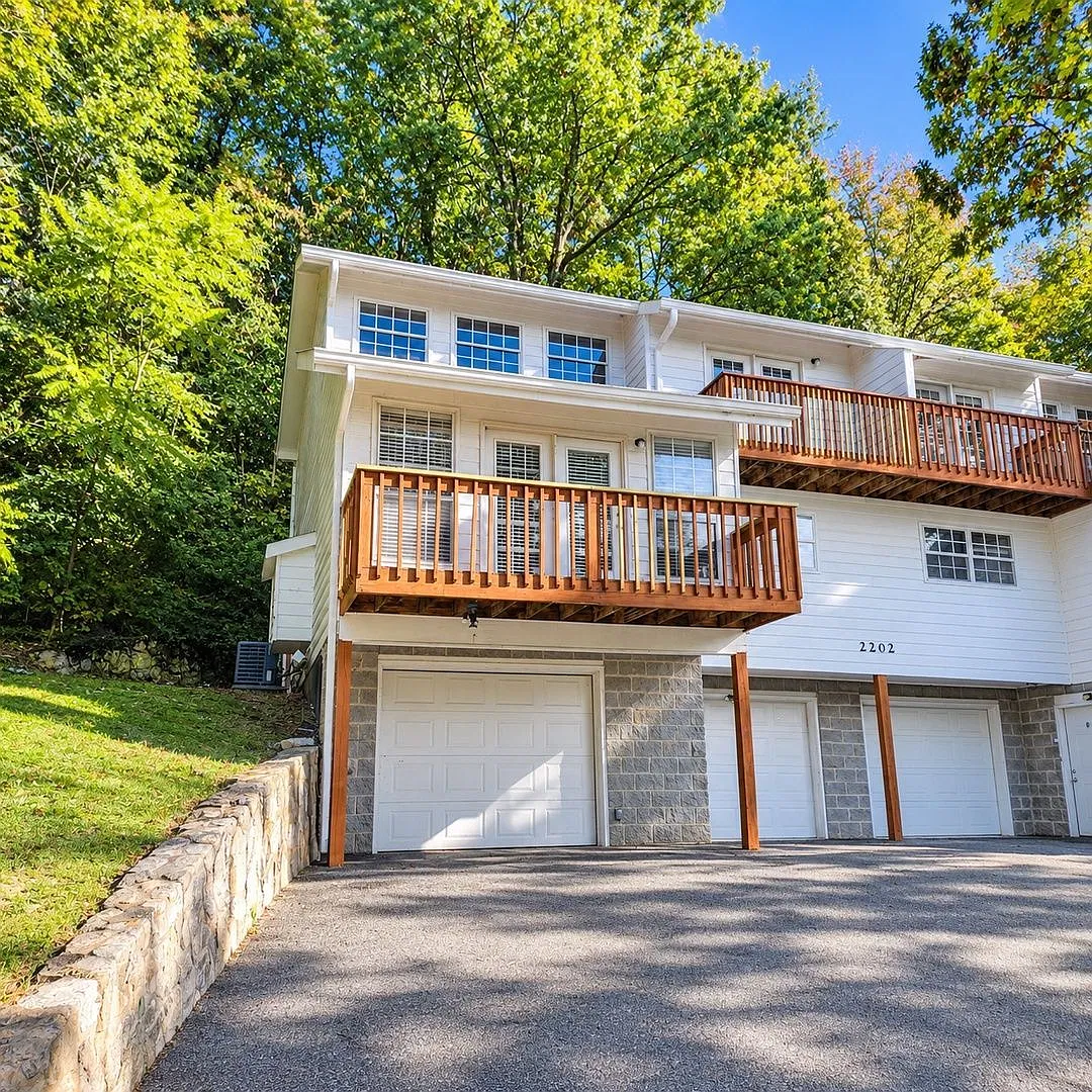 3 bed, 2.5 bath, 1312 sqft, $1,695 — Photo 1