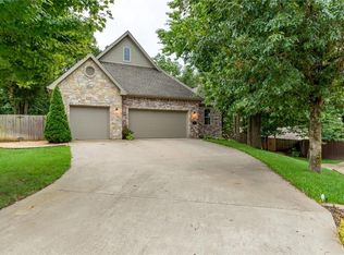 2715 E Mockernut Xing, Fayetteville, AR 72703