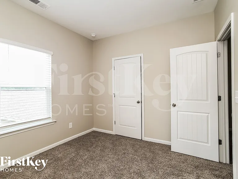 240 Jefferson Ave — Photo 13