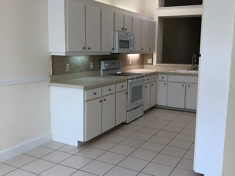 1318 Asher Ct — Photo 8