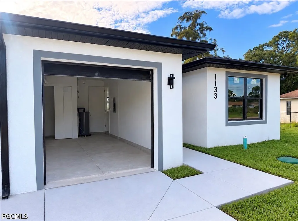 3 bed, 2.0 bath, 1280 sqft, $2,200 — Photo 2