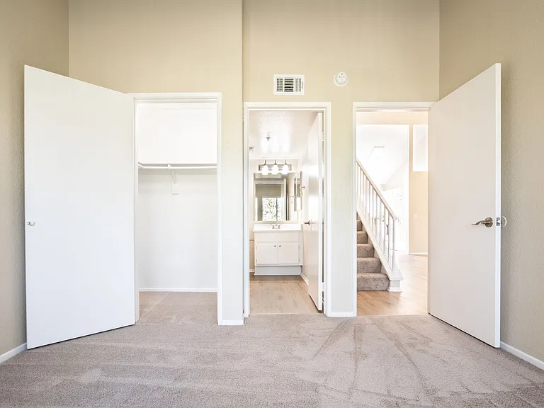 Emerald Ridge Apartments — Photo 40